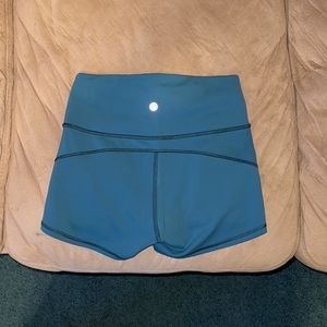 Lululemon size 6 In Movement High-Rise Short 2.5” *Everlux